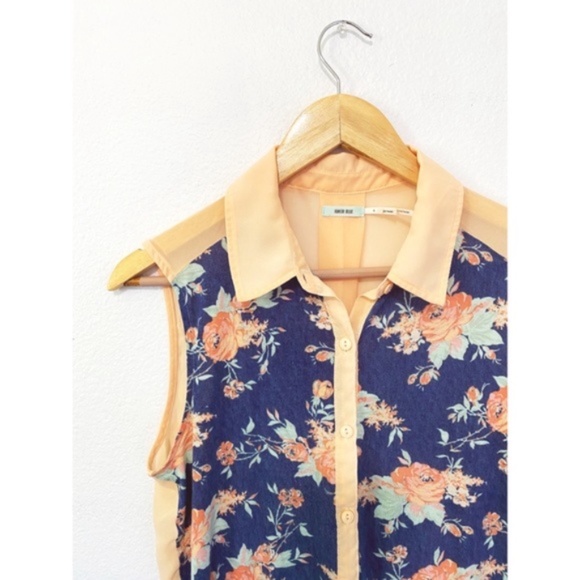 Kimchi Blue Button Up Floral Sleeveless Blouse Small - Picture 2 of 3